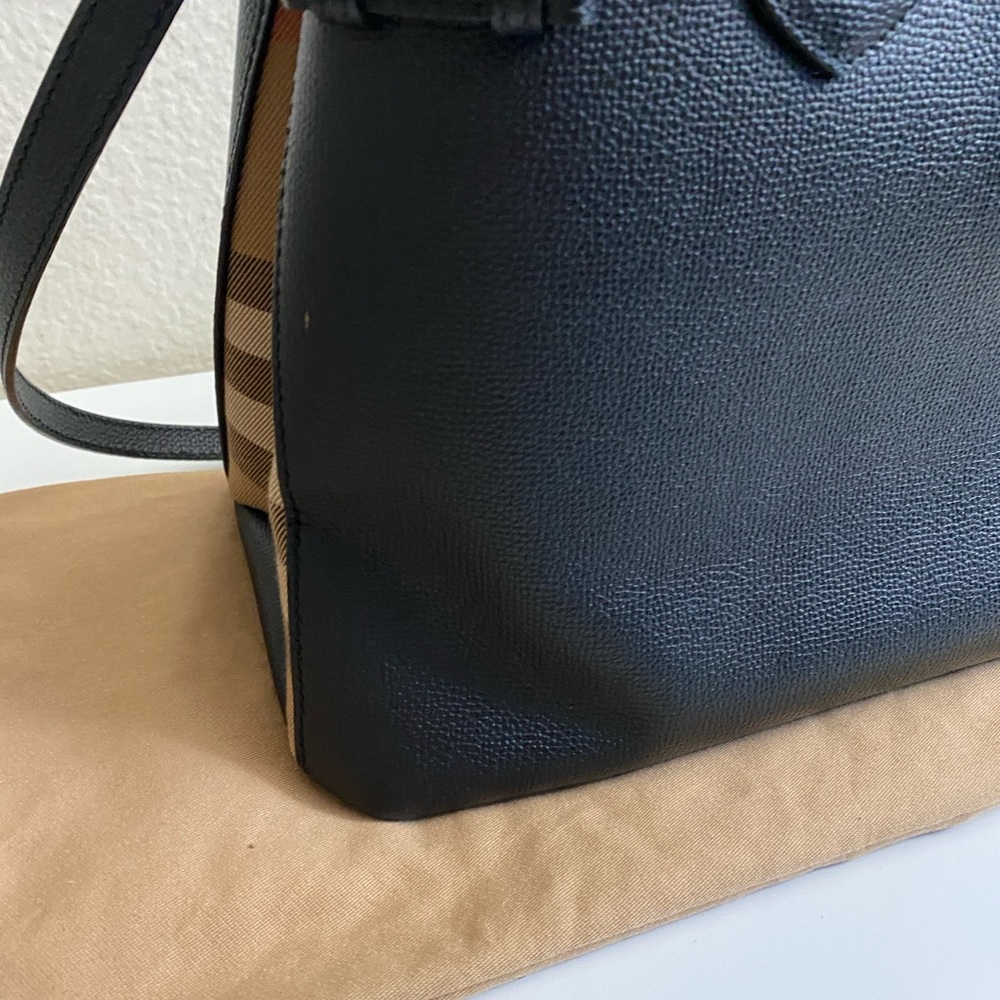 Burberry Medium Banner House Check Derby Leather Tote w/ Strap – Black RT 73504 - Picture 4 of 17